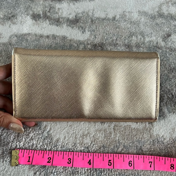 Authentic Gold Salvatore ferragamo wallet. - Picture 2 of 4